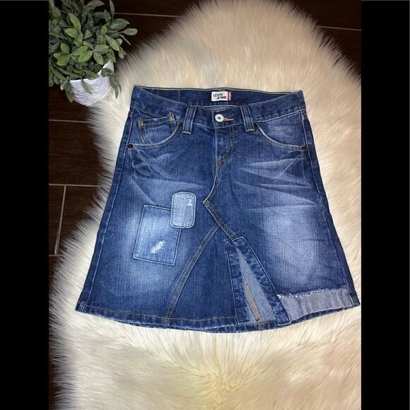 Levi’s asymmetrical vent distressed/patch works denim skirt sz 3 - Picture 1 of 7
